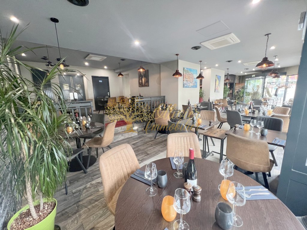 FONDS DE COMMERCE A CEDER - RESTAURANT - ST MAUR DES FOSSES - 197.04 m2 - 425�600�&euro;