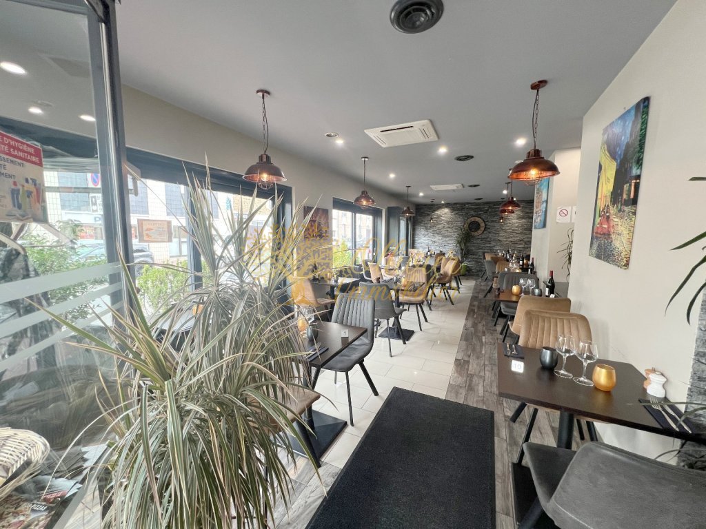 FONDS DE COMMERCE A CEDER - RESTAURANT - ST MAUR DES FOSSES - 197.04 m2 - 425�600�&euro;