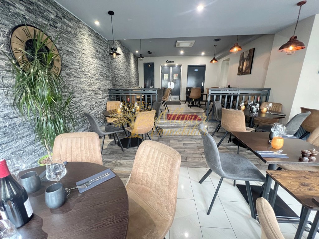 FONDS DE COMMERCE A CEDER - RESTAURANT - ST MAUR DES FOSSES - 197.04 m2 - 425�600�&euro;