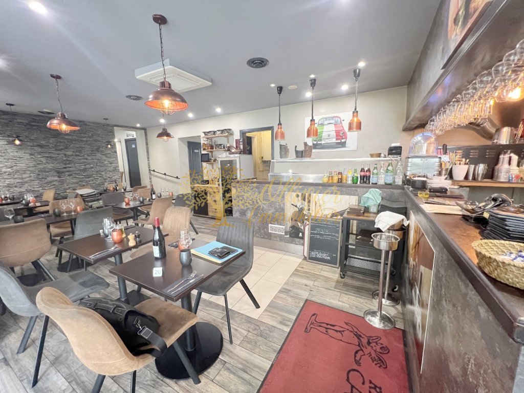 FONDS DE COMMERCE A CEDER - RESTAURANT - ST MAUR DES FOSSES - 197.04 m2 - 425�600�&euro;