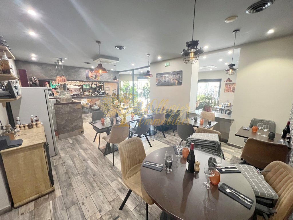 FONDS DE COMMERCE A CEDER - RESTAURANT - ST MAUR DES FOSSES - 197.04 m2 - 425�600�&euro;