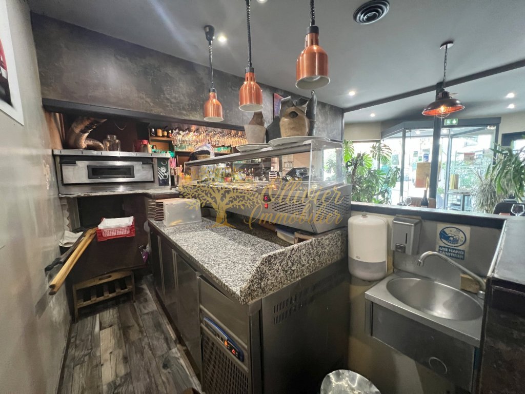 FONDS DE COMMERCE A CEDER - RESTAURANT - ST MAUR DES FOSSES - 197.04 m2 - 425�600�&euro;