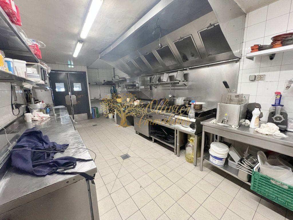 FONDS DE COMMERCE A CEDER - RESTAURANT - ST MAUR DES FOSSES - 197.04 m2 - 425�600�&euro;