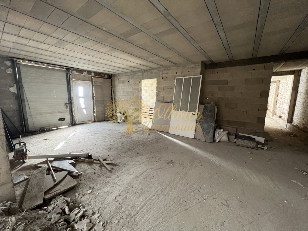 LOCAL COMMERCIAL A LOUER - ST MAUR DES FOSSES - 510 m2 - 14�000�&euro; HC par mois