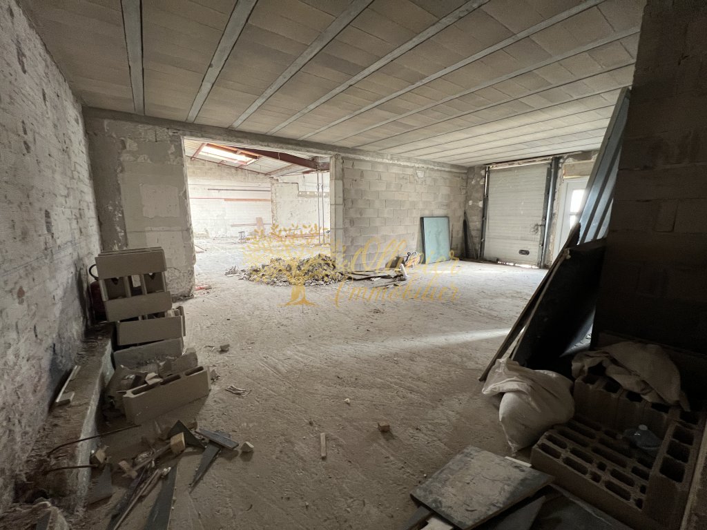 LOCAL COMMERCIAL A LOUER - ST MAUR DES FOSSES - 510 m2 - 14�000�&euro; HC par mois