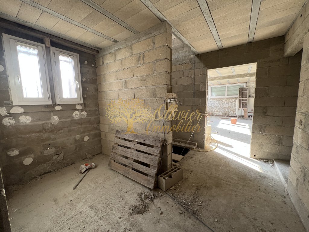 LOCAL COMMERCIAL A LOUER - ST MAUR DES FOSSES - 510 m2 - 14�000�&euro; HC par mois