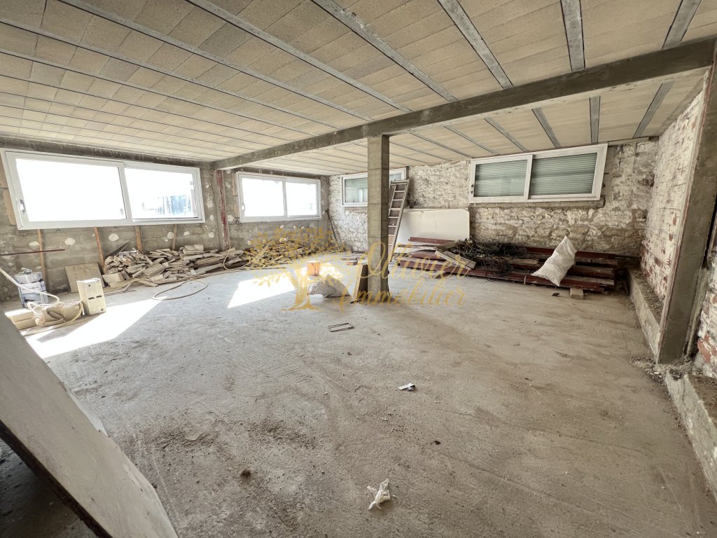 LOCAL COMMERCIAL A LOUER - ST MAUR DES FOSSES - 510 m2 - 14�000�&euro; HC par mois