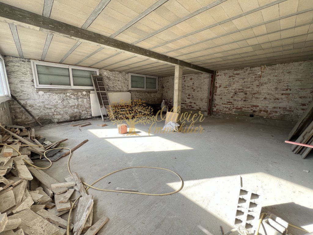 LOCAL COMMERCIAL A LOUER - ST MAUR DES FOSSES - 510 m2 - 14�000�&euro; HC par mois