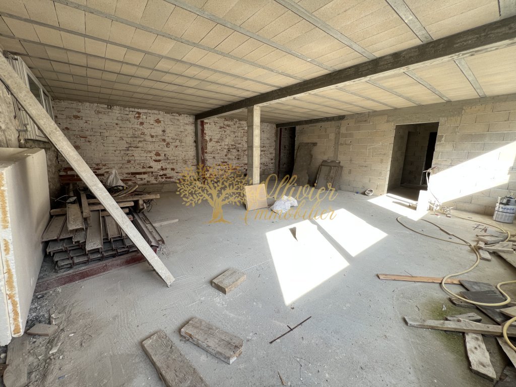 LOCAL COMMERCIAL A LOUER - ST MAUR DES FOSSES - 510 m2 - 14�000�&euro; HC par mois