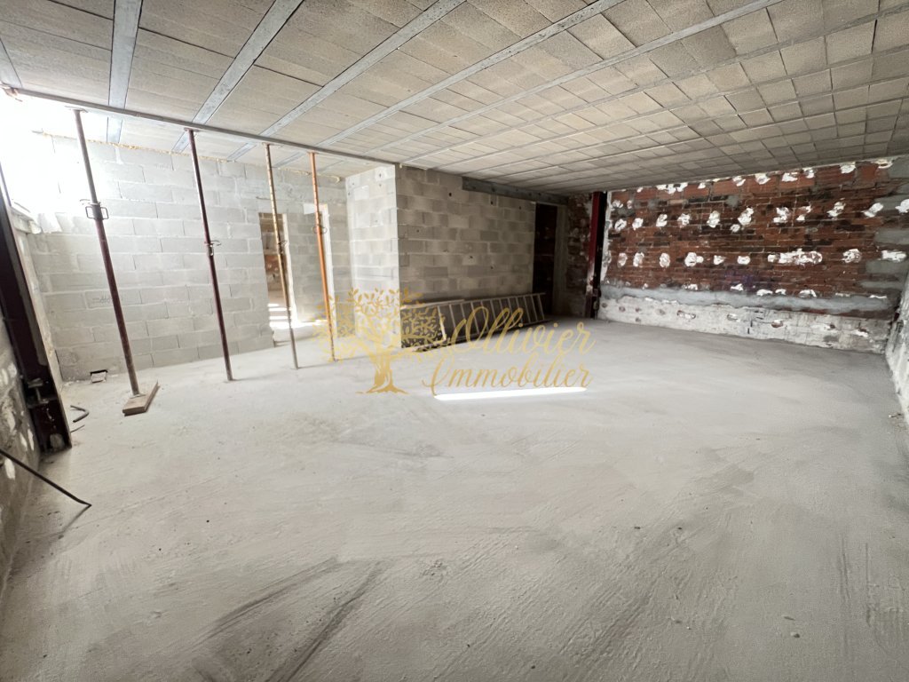 LOCAL COMMERCIAL A LOUER - ST MAUR DES FOSSES - 510 m2 - 14�000�&euro; HC par mois