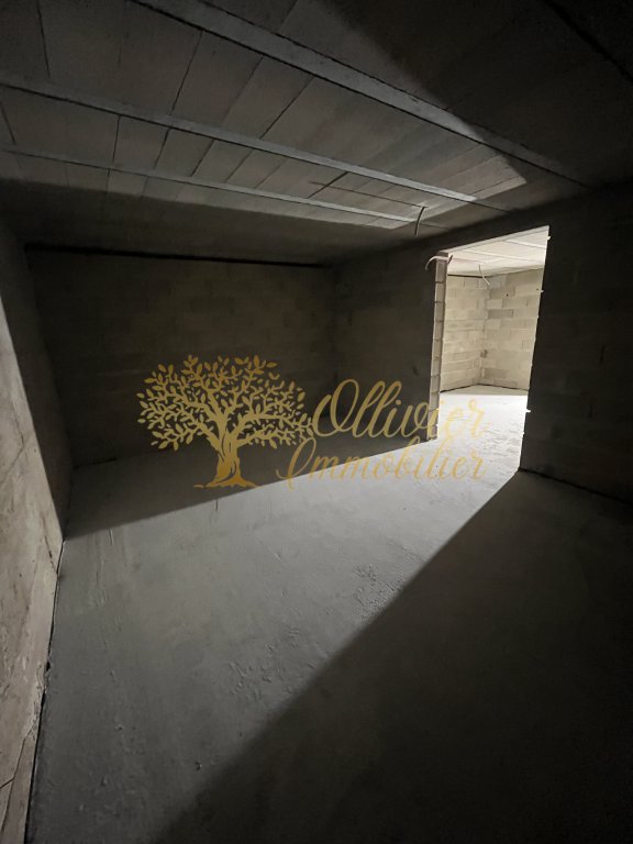 LOCAL COMMERCIAL A VENDRE - ST MAUR DES FOSSES - 510 m2 - 2�950�000�&euro; 