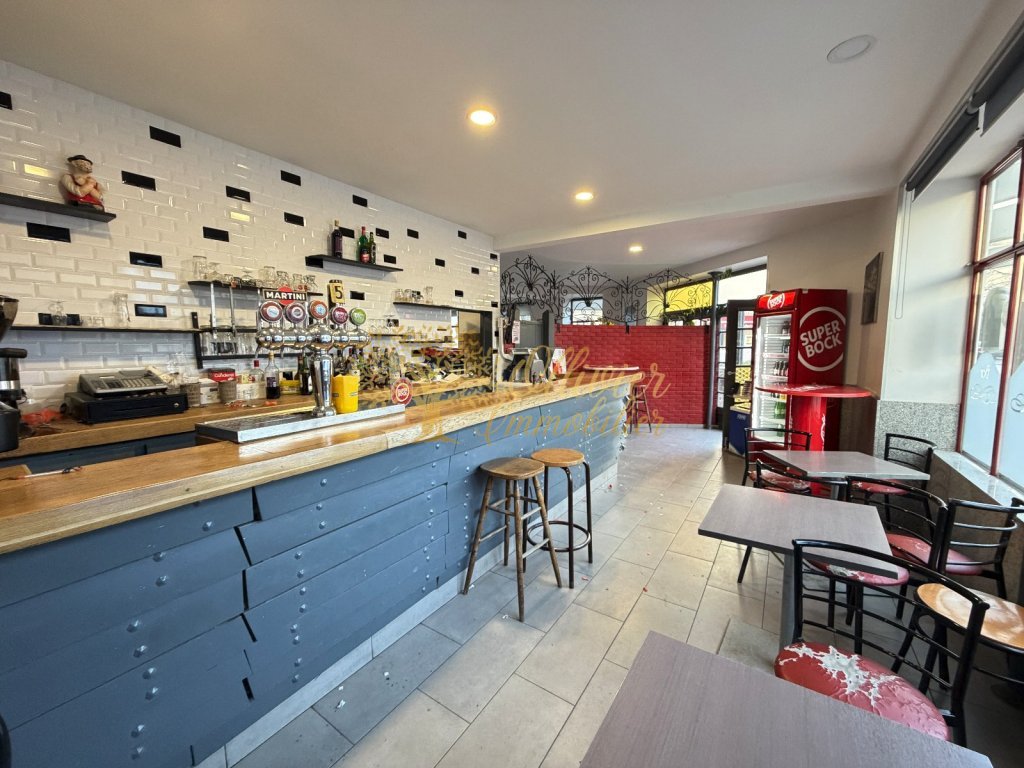 MURS COMMERCIAUX A VENDRE - ST MAUR DES FOSSES - 100 m2 - 1�250�000�&euro; 