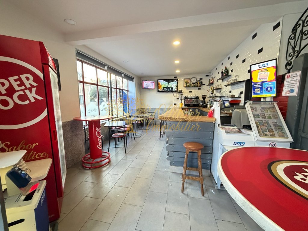 MURS COMMERCIAUX A VENDRE - ST MAUR DES FOSSES - 100 m2 - 1�250�000�&euro; 