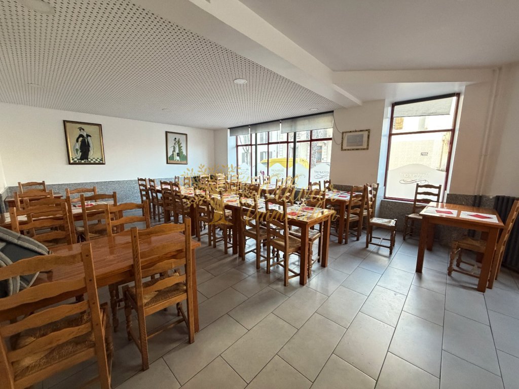 MURS COMMERCIAUX A VENDRE - ST MAUR DES FOSSES - 100 m2 - 1�250�000�&euro; 