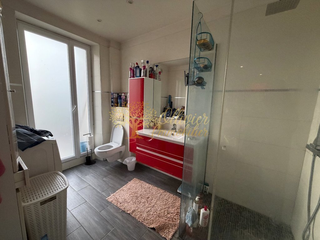 MURS COMMERCIAUX A VENDRE - ST MAUR DES FOSSES - 100 m2 - 1�250�000�&euro; 