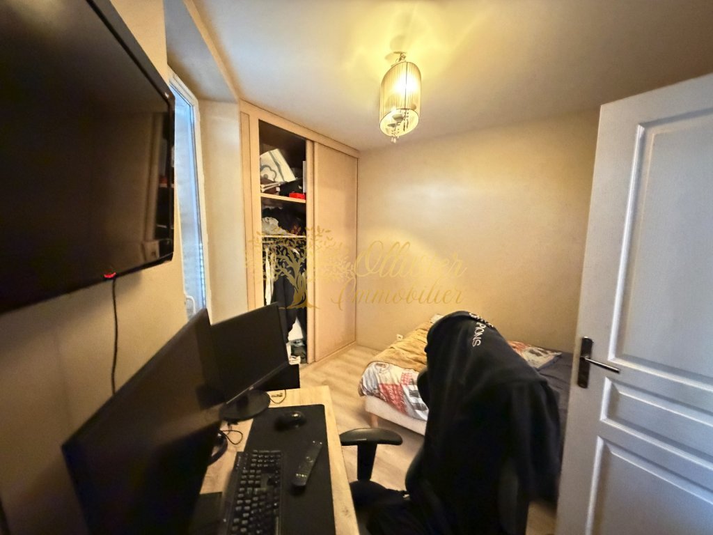 MURS COMMERCIAUX A VENDRE - ST MAUR DES FOSSES - 100 m2 - 1�250�000�&euro; 