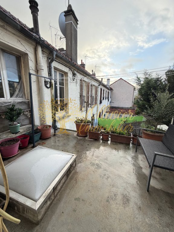 MURS COMMERCIAUX A VENDRE - ST MAUR DES FOSSES - 100 m2 - 1�250�000�&euro; 