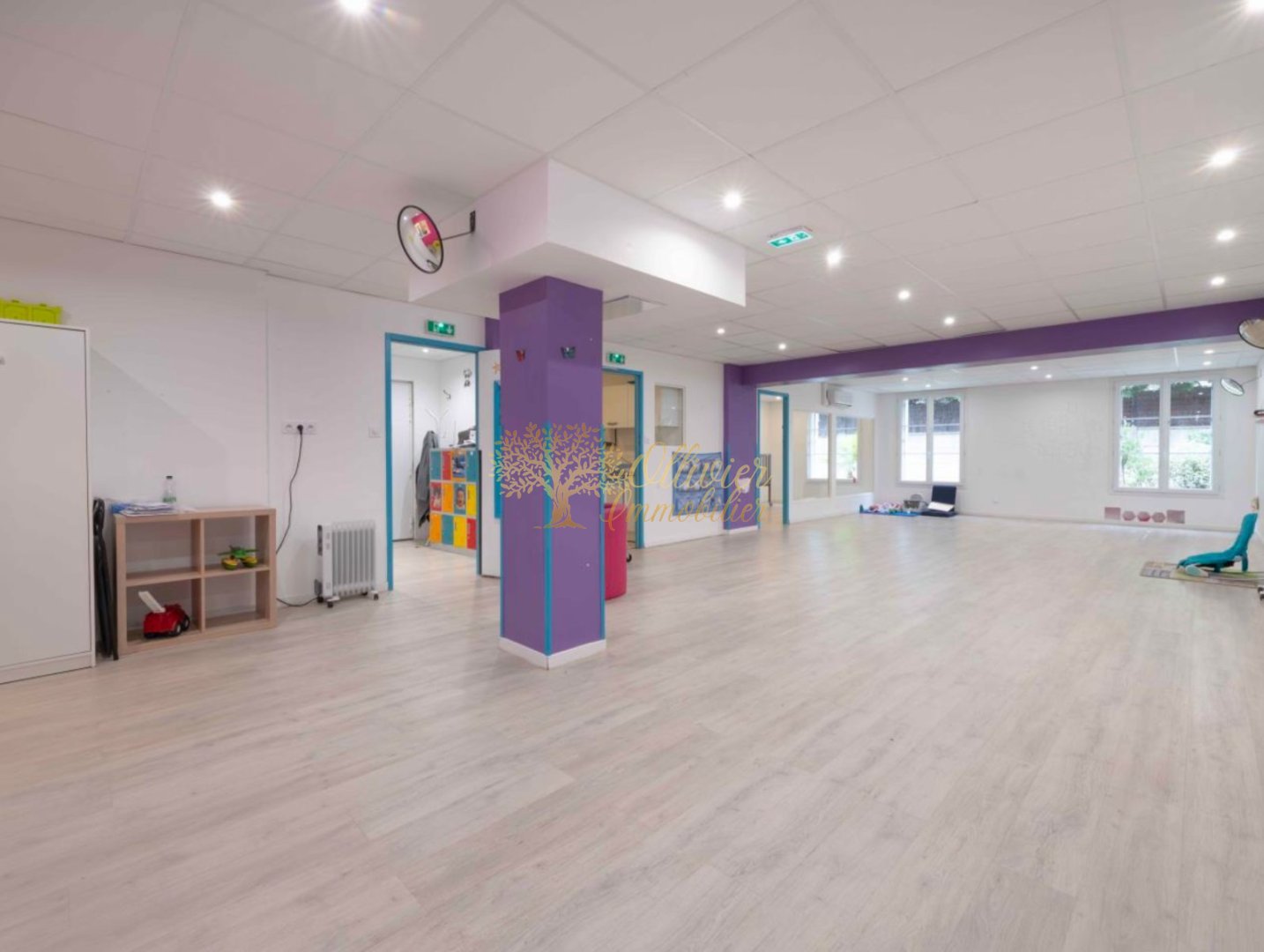 LOCAL D ACTIVITE A LOUER - ST MAUR DES FOSSES - 129.43 m2 - 2 300 &euro; HC par mois
