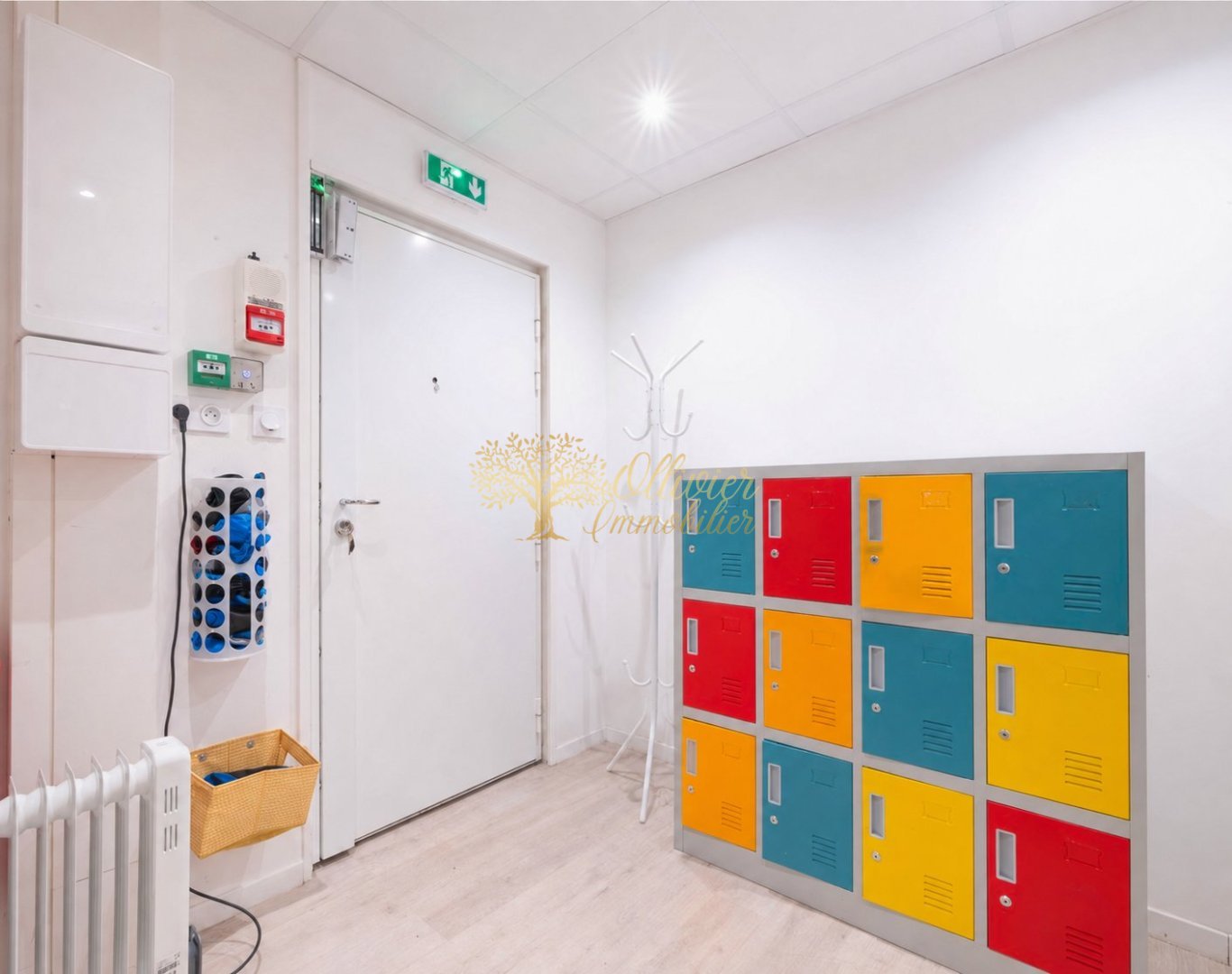 LOCAL D ACTIVITE A LOUER - ST MAUR DES FOSSES - 129.43 m2 - 2 300 &euro; HC par mois