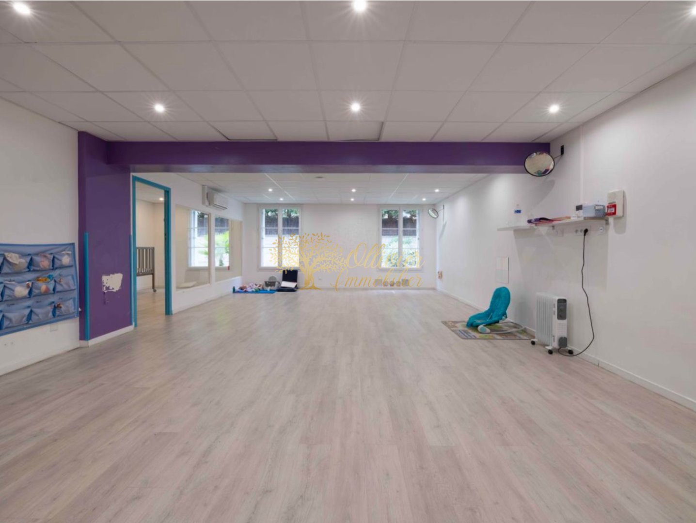 LOCAL D ACTIVITE A LOUER - ST MAUR DES FOSSES - 129.43 m2 - 2 300 &euro; HC par mois