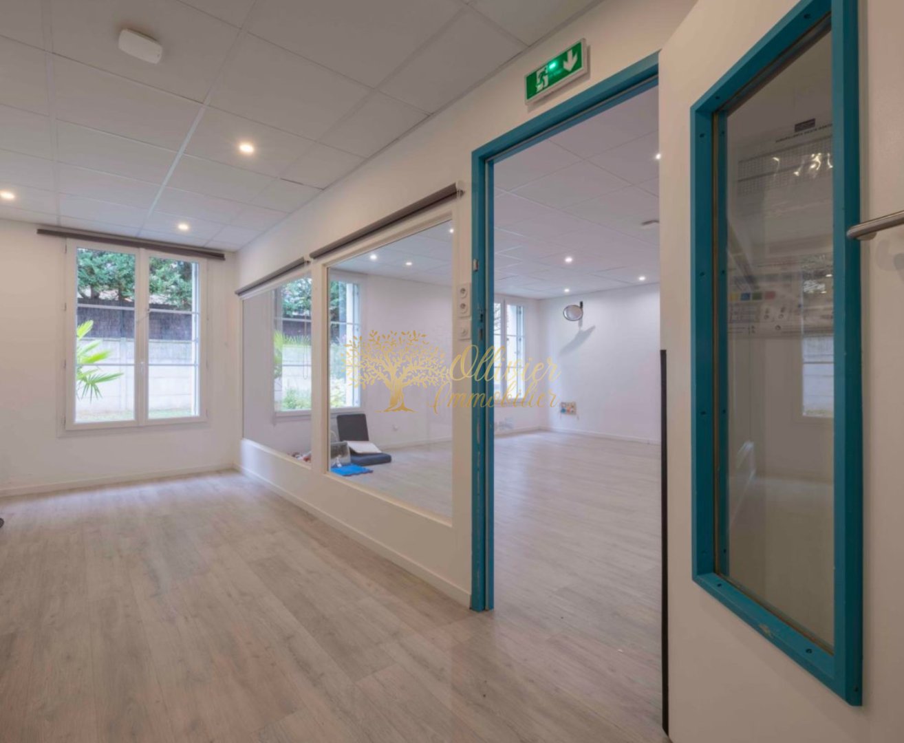 LOCAL D ACTIVITE A LOUER - ST MAUR DES FOSSES - 129.43 m2 - 2 300 &euro; HC par mois