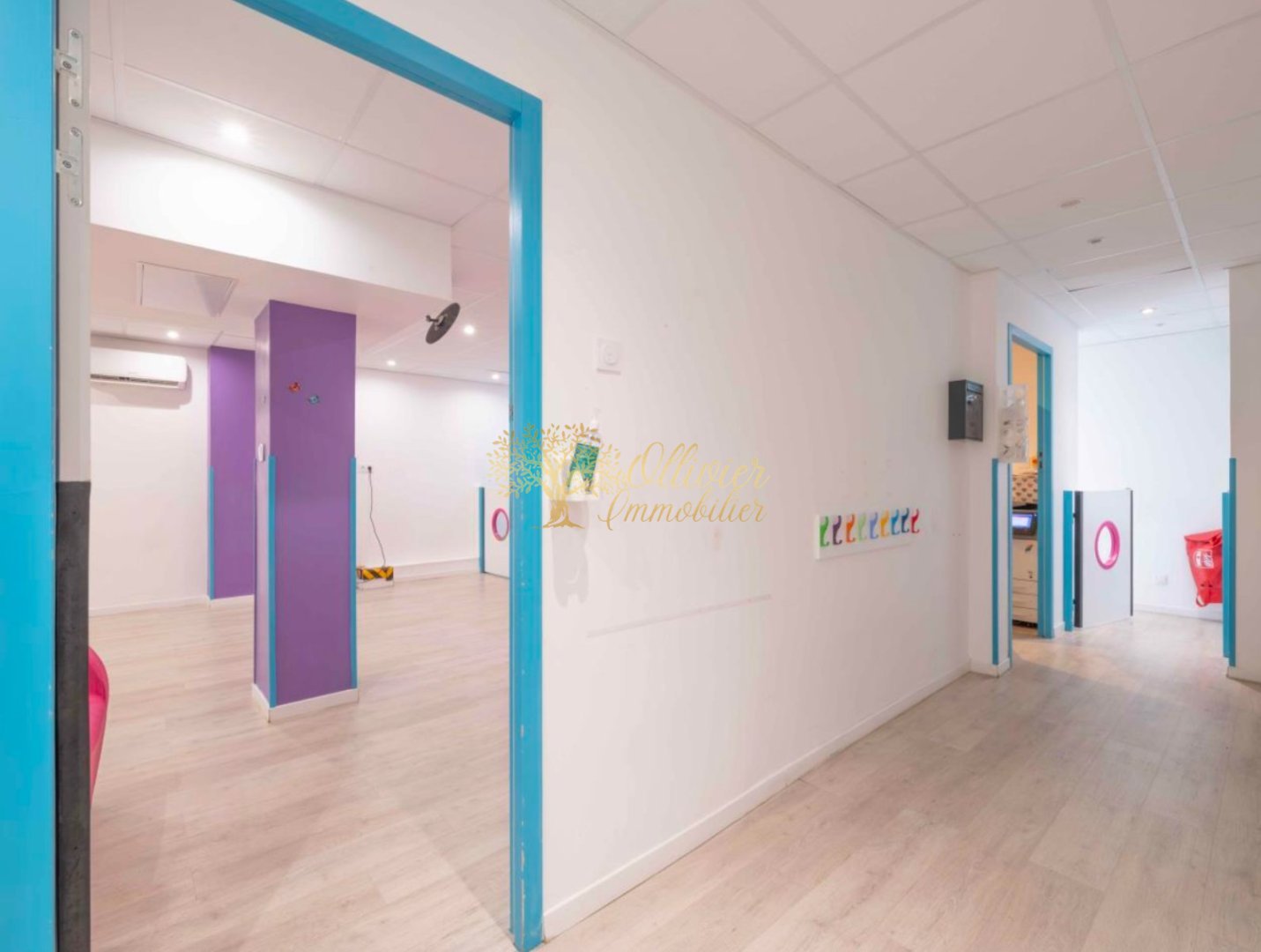 LOCAL D ACTIVITE A LOUER - ST MAUR DES FOSSES - 129.43 m2 - 2 300 &euro; HC par mois
