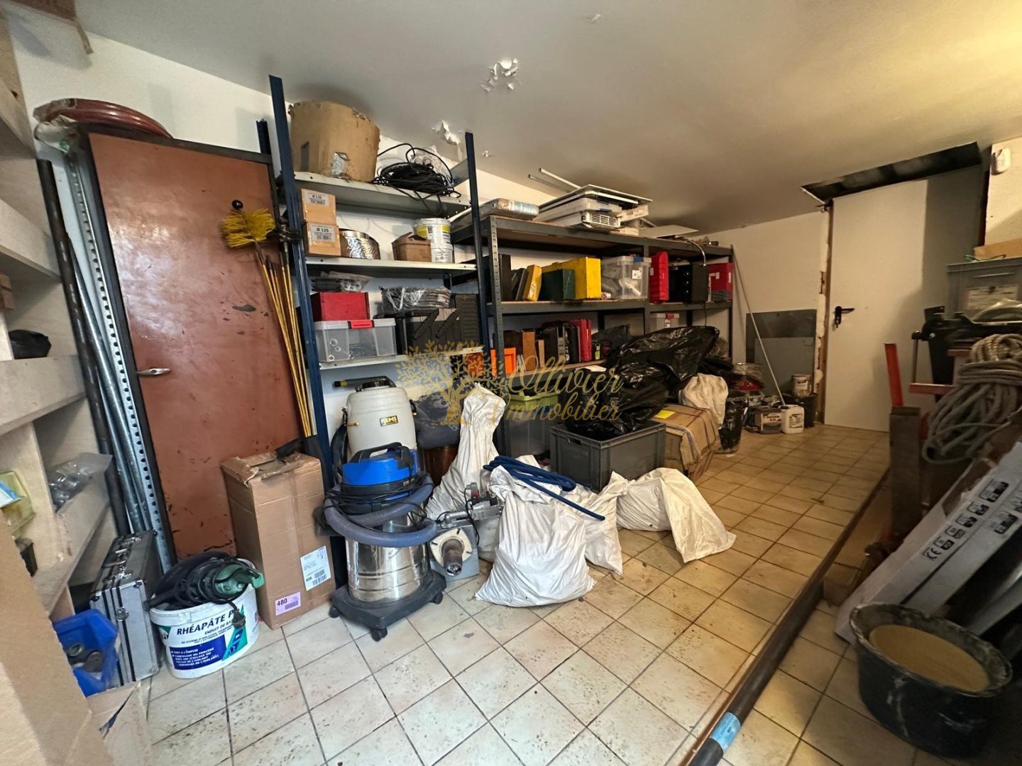Local commercial à rafraîchir 58 m² à Neuilly-Plaisance (limite Le Perreux), terrain 169 m², garage 16 m². Centre-ville, RER, bus. 313 000 €