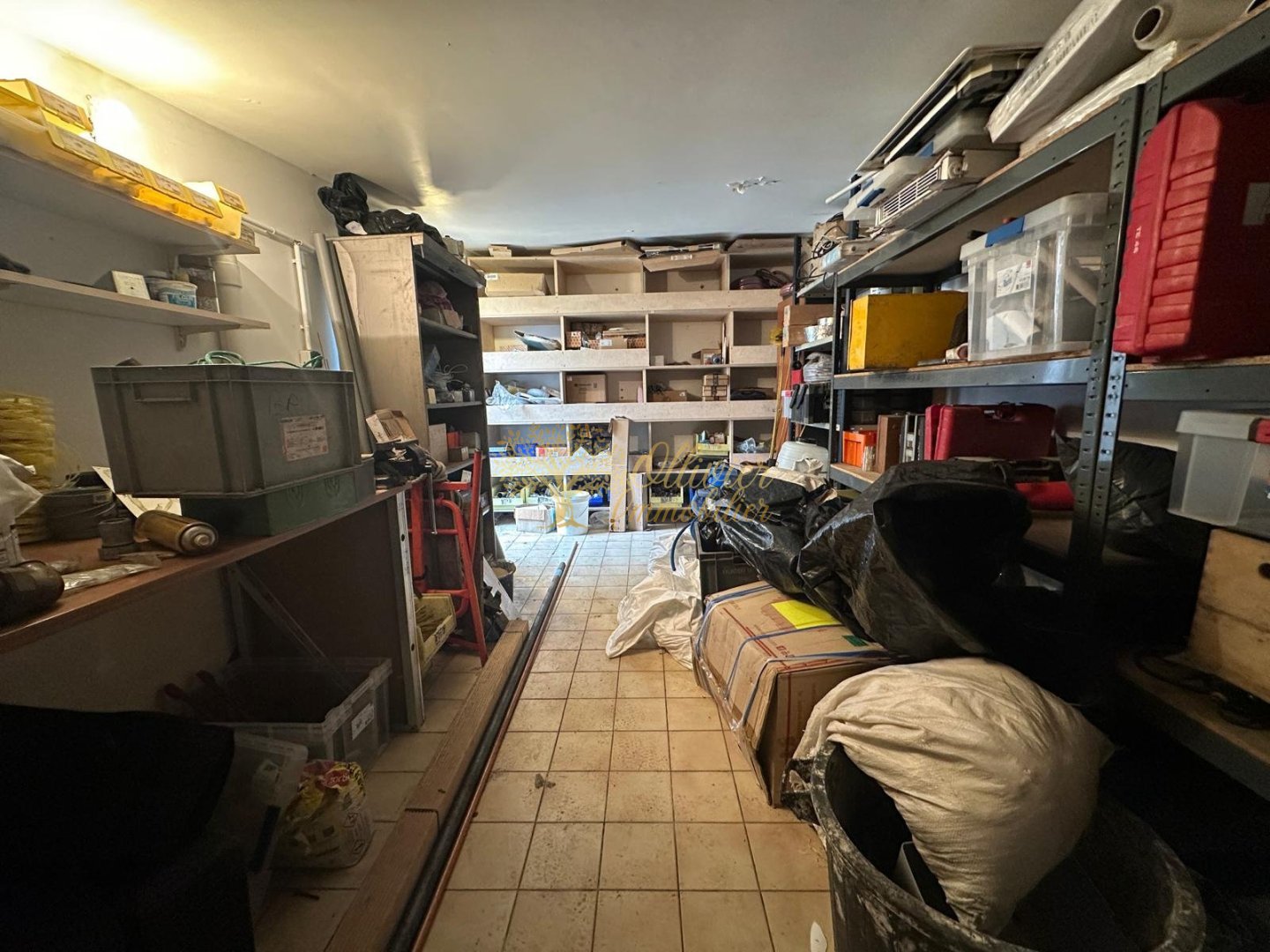 Local commercial à rafraîchir 58 m² à Neuilly-Plaisance (limite Le Perreux), terrain 169 m², garage 16 m². Centre-ville, RER, bus. 313 000 €