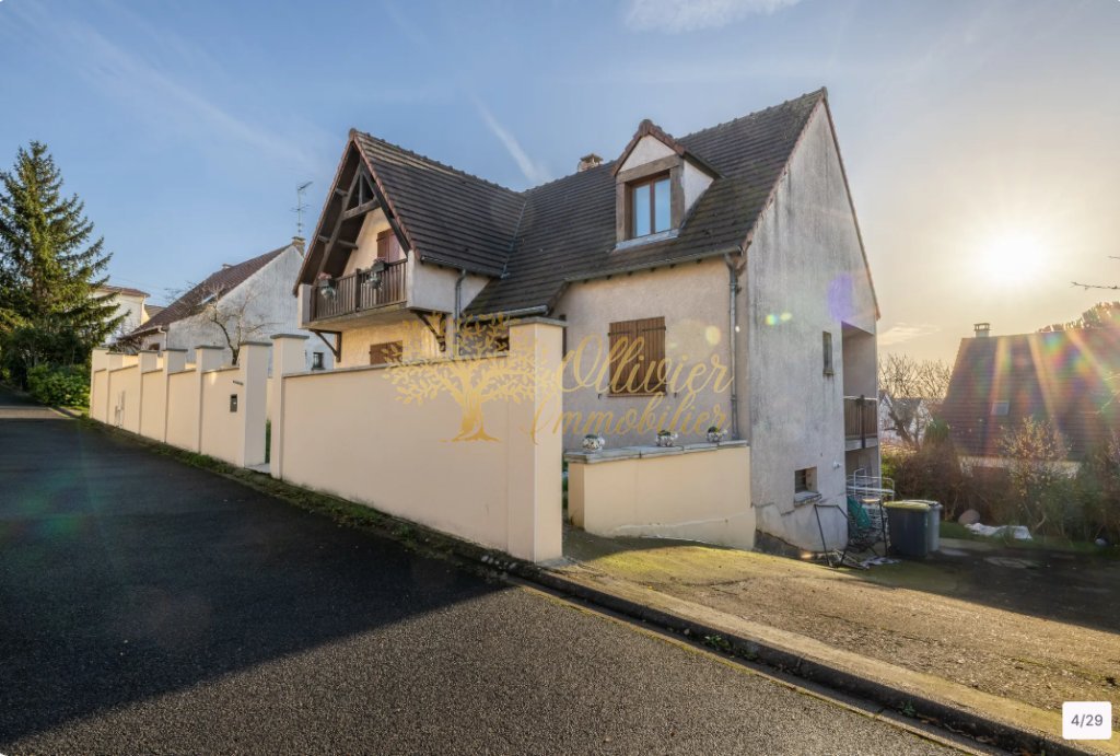 Maison de 5 pi�ces de 200 m� � Crosne A VENDRE - CROSNE - 125.23 m2 - 550�000�&euro;