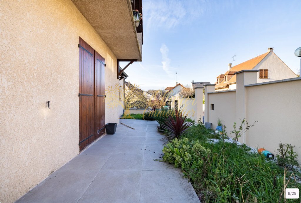 Maison de 5 pi�ces de 200 m� � Crosne A VENDRE - CROSNE - 125.23 m2 - 550�000�&euro;