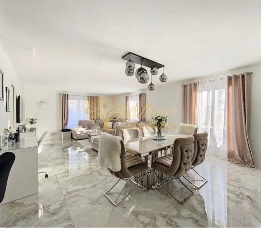 Maison de 5 pi�ces de 200 m� � Crosne A VENDRE - CROSNE - 125.23 m2 - 550�000�&euro;