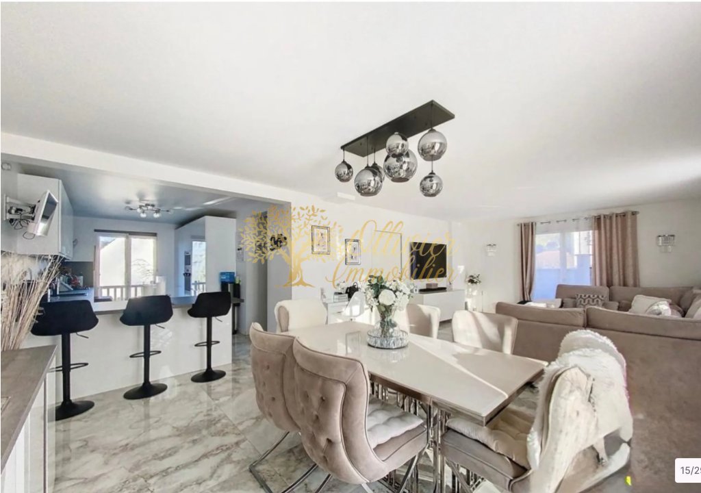 Maison de 5 pi�ces de 200 m� � Crosne A VENDRE - CROSNE - 125.23 m2 - 550�000�&euro;