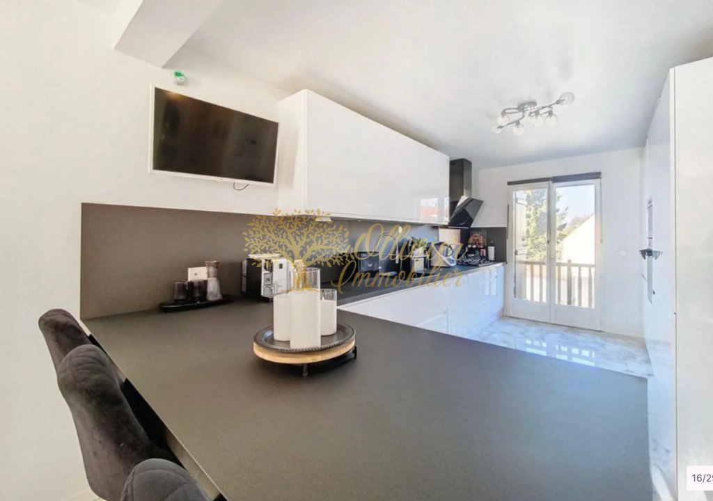 Maison de 5 pi�ces de 200 m� � Crosne A VENDRE - CROSNE - 125.23 m2 - 550�000�&euro;