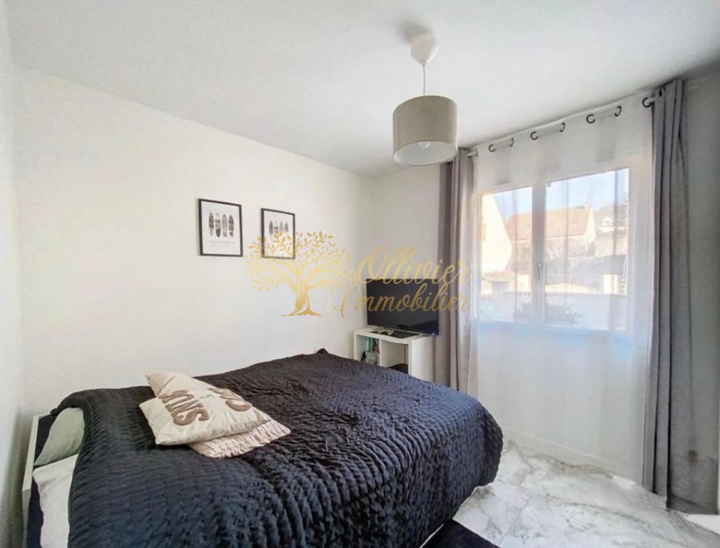 Maison de 5 pi�ces de 200 m� � Crosne A VENDRE - CROSNE - 125.23 m2 - 550�000�&euro;