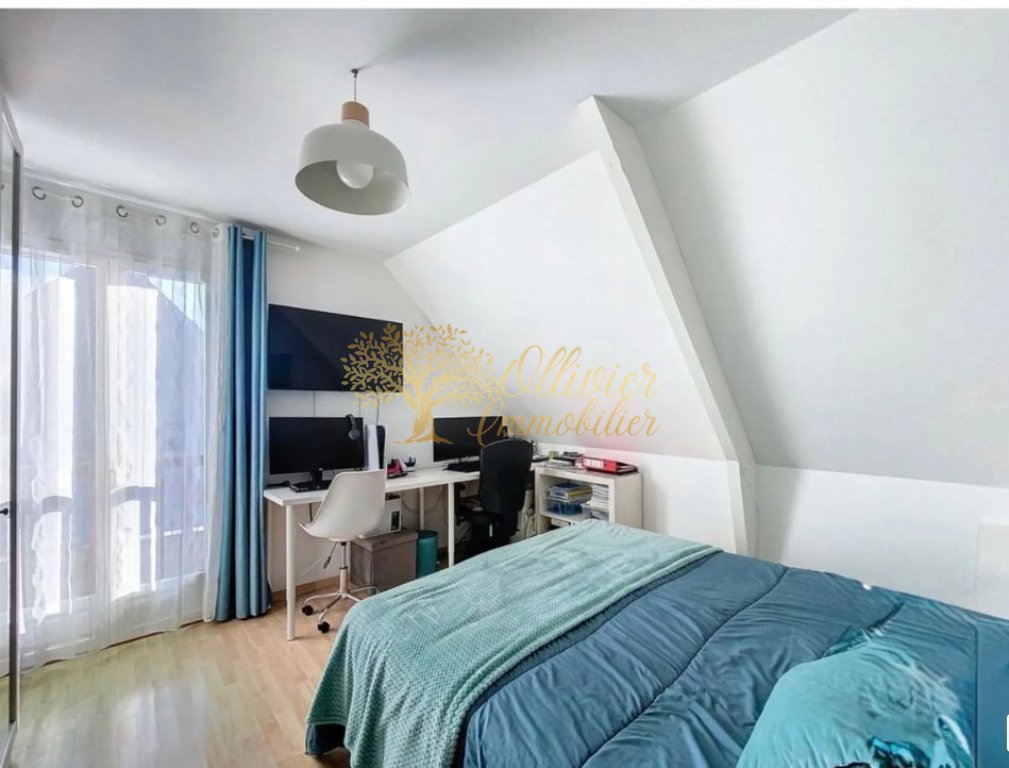 Maison de 5 pi�ces de 200 m� � Crosne A VENDRE - CROSNE - 125.23 m2 - 550�000�&euro;