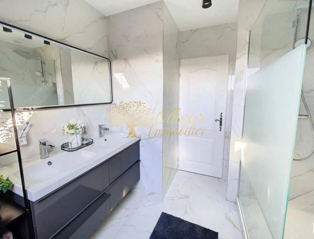 Maison de 5 pi�ces de 200 m� � Crosne A VENDRE - CROSNE - 125.23 m2 - 550�000�&euro;