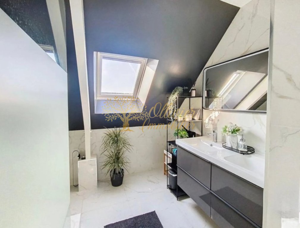 Maison de 5 pi�ces de 200 m� � Crosne A VENDRE - CROSNE - 125.23 m2 - 550�000�&euro;