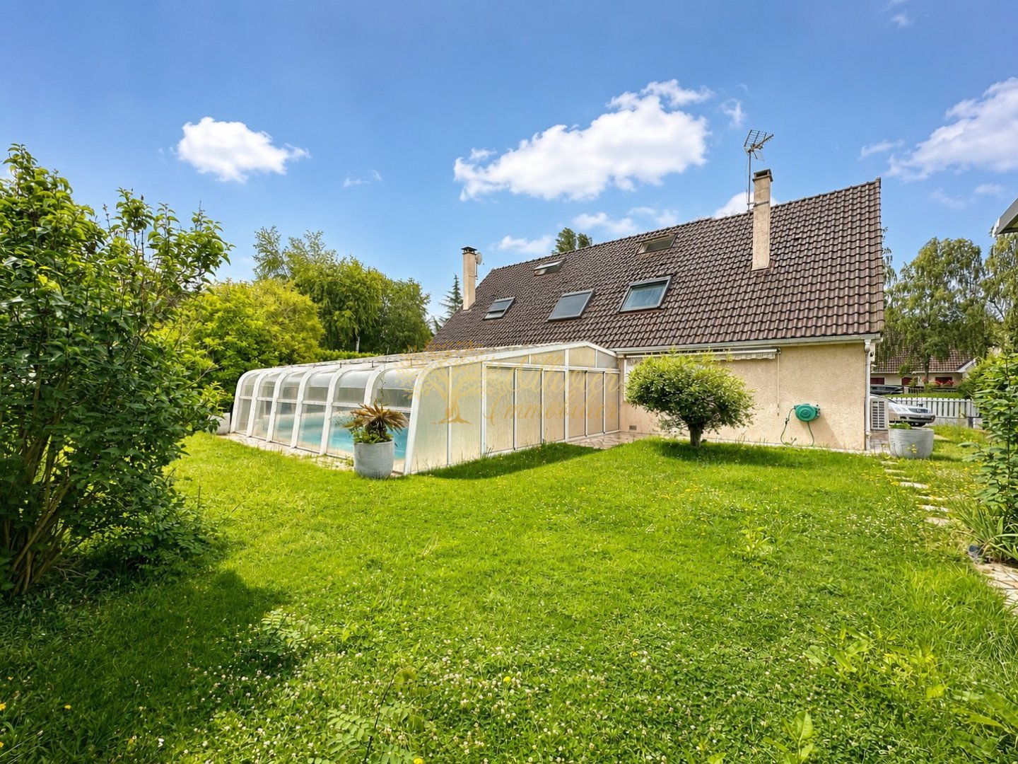 MAISON DE VILLE A VENDRE - LA QUEUE EN BRIE - 194 m2 - 589 900 &euro;