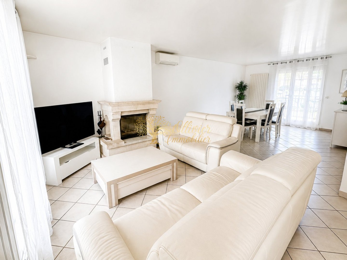 MAISON DE VILLE A VENDRE - LA QUEUE EN BRIE - 194 m2 - 589 900 &euro;