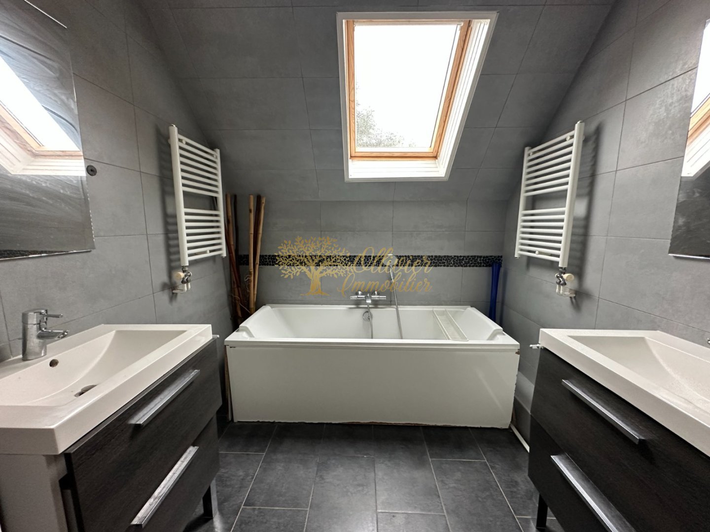 MAISON DE VILLE A VENDRE - LA QUEUE EN BRIE - 194 m2 - 589 900 &euro;