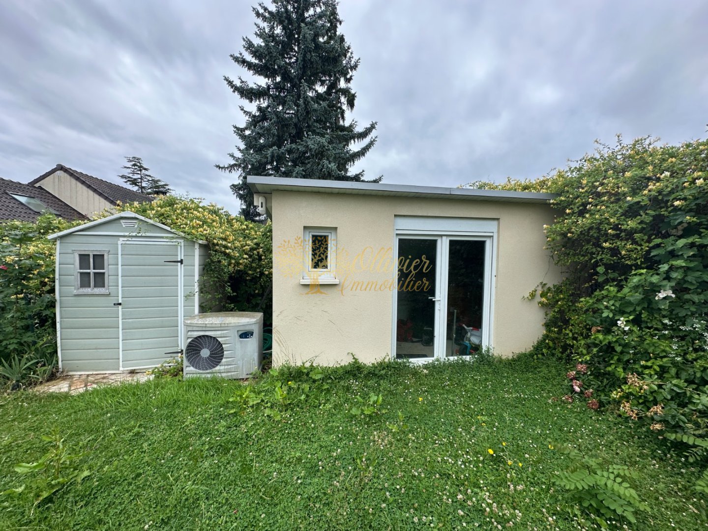 MAISON DE VILLE A VENDRE - LA QUEUE EN BRIE - 194 m2 - 589 900 &euro;