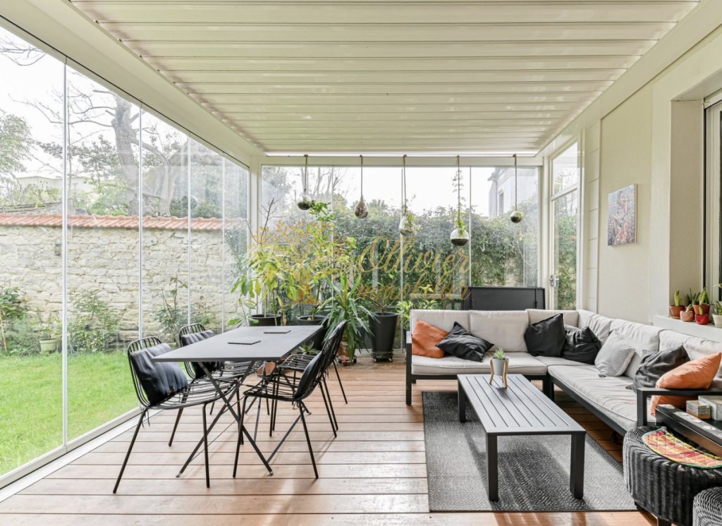 MAISON A VENDRE - ST MAUR DES FOSSES - 211.63 m2 - 1 040 000 &euro;