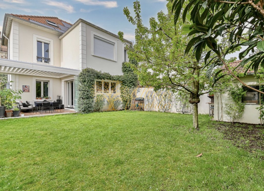MAISON A VENDRE - ST MAUR DES FOSSES - 211.63 m2 - 1 040 000 &euro;