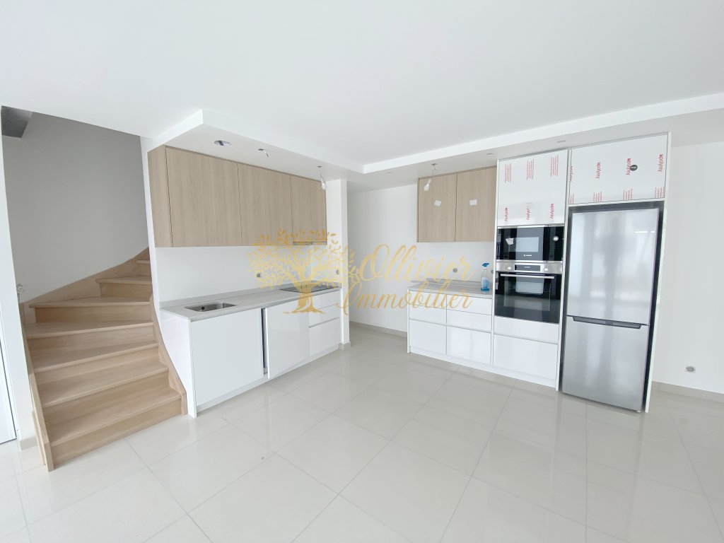 MAISON A VENDRE - ST MAUR DES FOSSES - 92.45 m2 - 570�000�&euro;