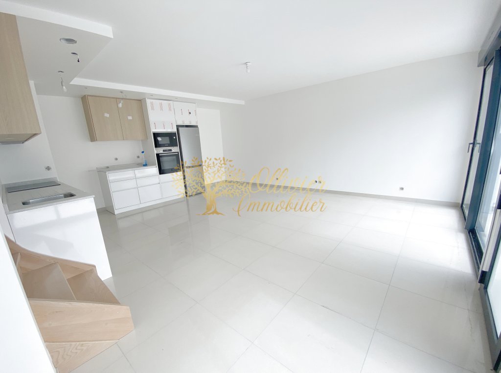 MAISON A VENDRE - ST MAUR DES FOSSES - 92.45 m2 - 570�000�&euro;