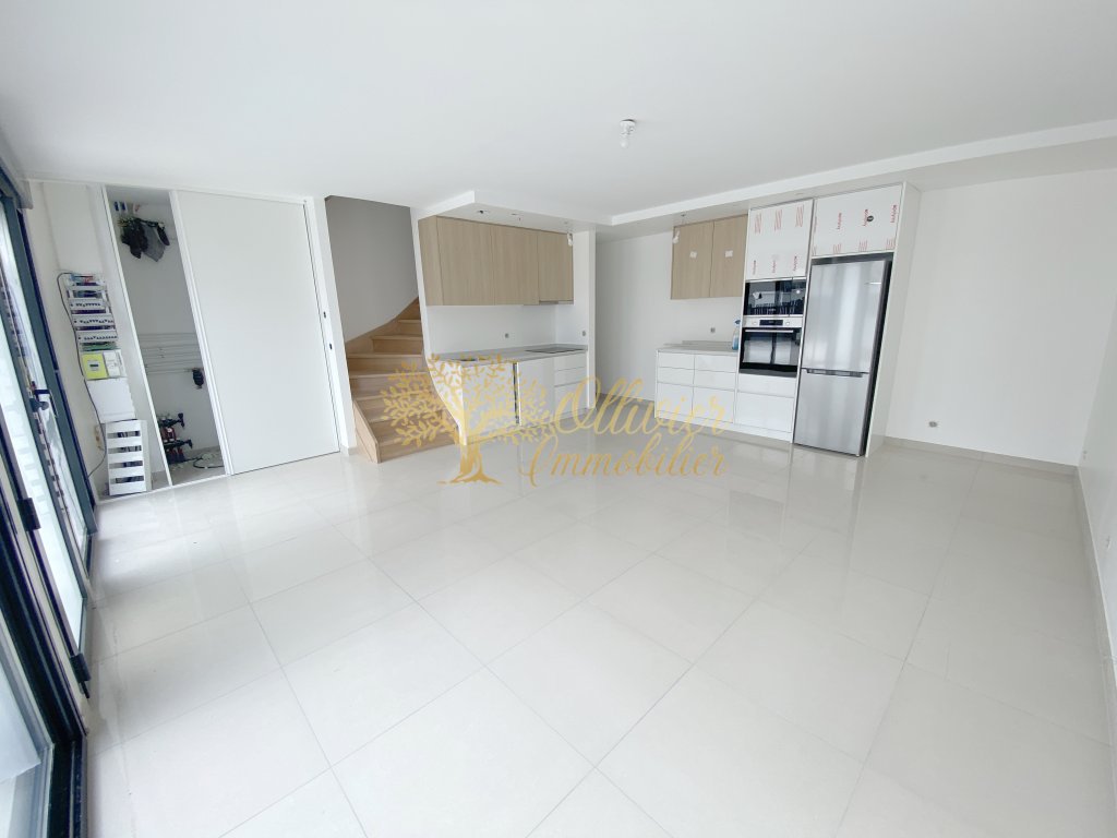 MAISON A VENDRE - ST MAUR DES FOSSES - 92.45 m2 - 570�000�&euro;