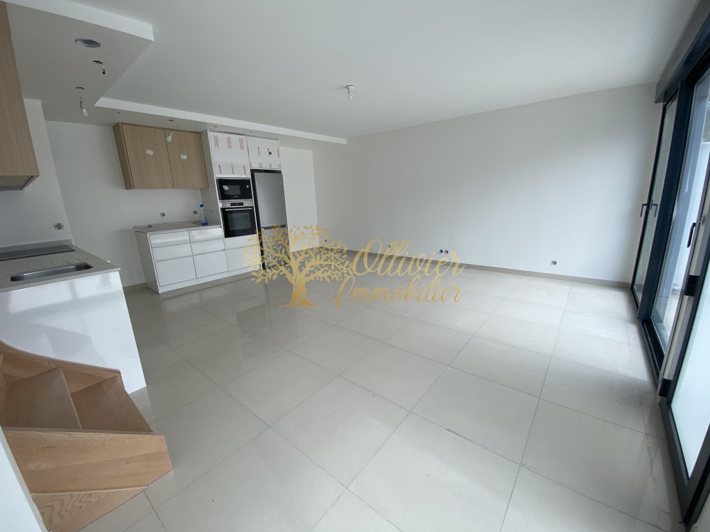 MAISON A VENDRE - ST MAUR DES FOSSES - 92.45 m2 - 570�000�&euro;