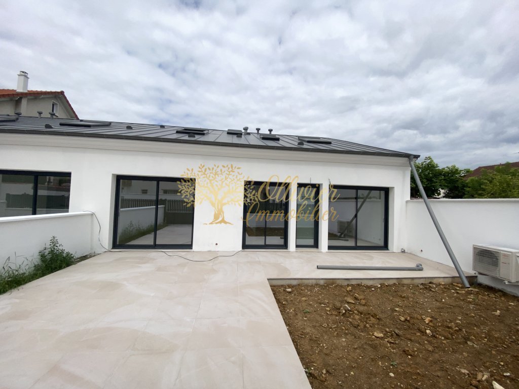 MAISON A VENDRE - ST MAUR DES FOSSES - 92.45 m2 - 570�000�&euro;