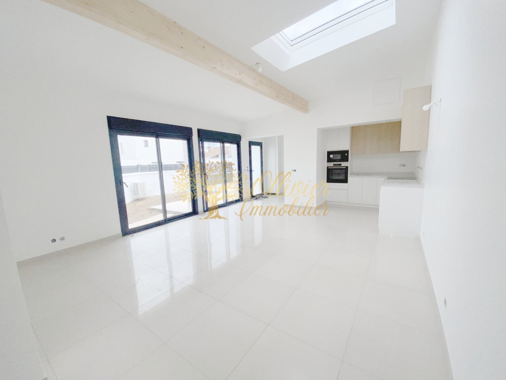 MAISON A VENDRE - ST MAUR DES FOSSES - 104.4 m2 - 685�000�&euro;