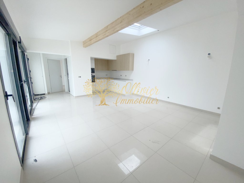 MAISON A VENDRE - ST MAUR DES FOSSES - 104.4 m2 - 685�000�&euro;